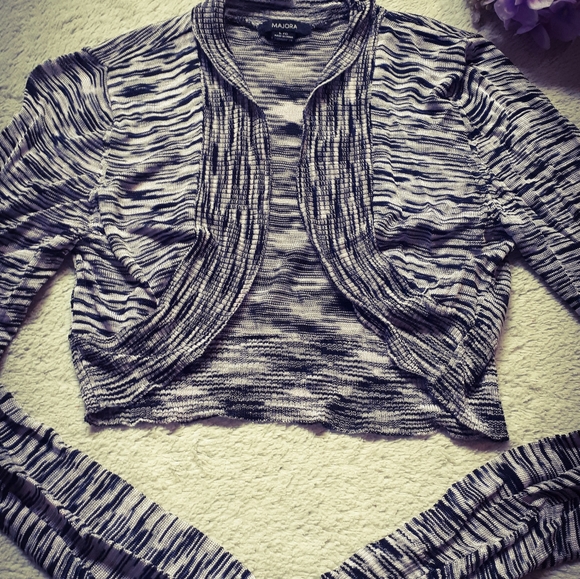 🥂 2/$15 Cute short sweater - Picture 7 of 8